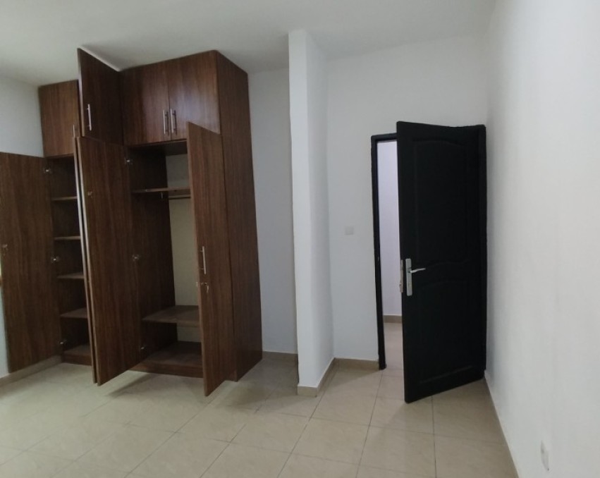 2 CHAMBRES SALON A LOUER ABIDJAN Cocody rivera Faya (Route abatta )