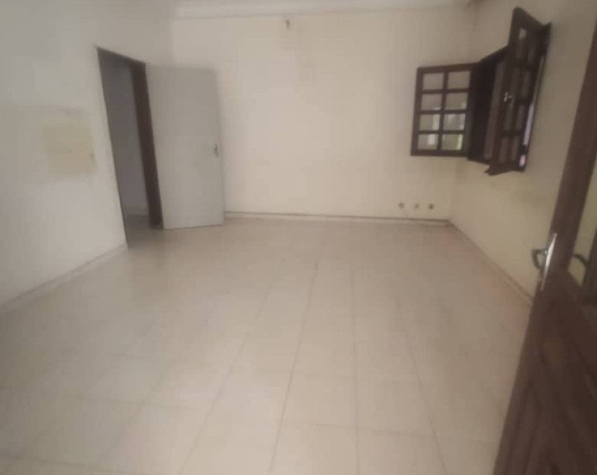1 CHAMBRE SALON A LOUER ABIDJAN COCODY ANGRE PRESICEMENT DANS LA CITÉ SOLEIL3