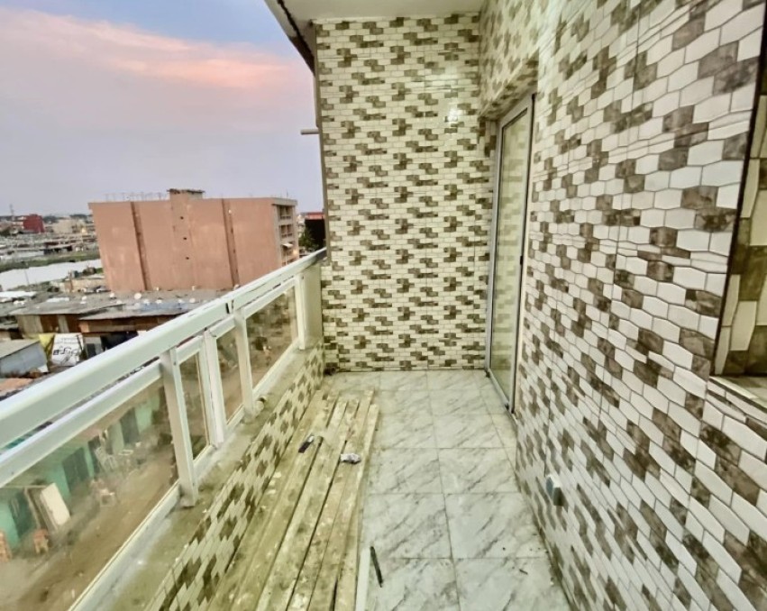 2 CHAMBRES SALON A LOUER ABIDJAN KOUMASSI ( REMBLAIS )