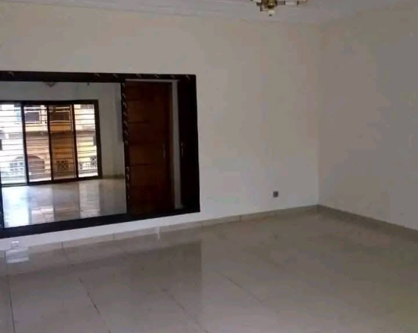 2 CHAMBRES SALON A LOUER ABIDJAN COCODY PALMERAIE