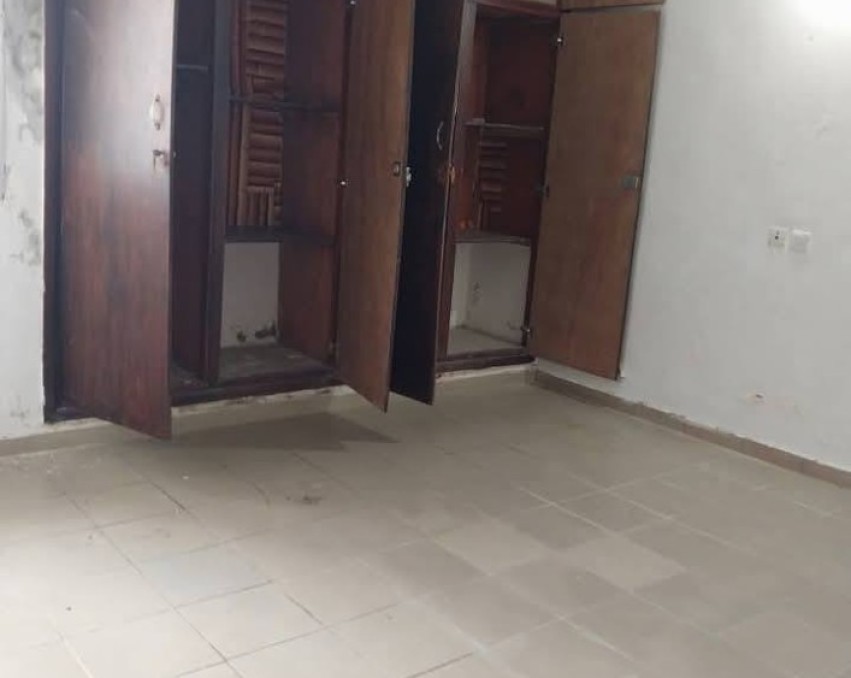 2 CHAMBRES SALON A LOUER ABIDJAN COCODY ANGRÉ CHÂTEAU APRÈS LA  GRANDE MOSQUÉ