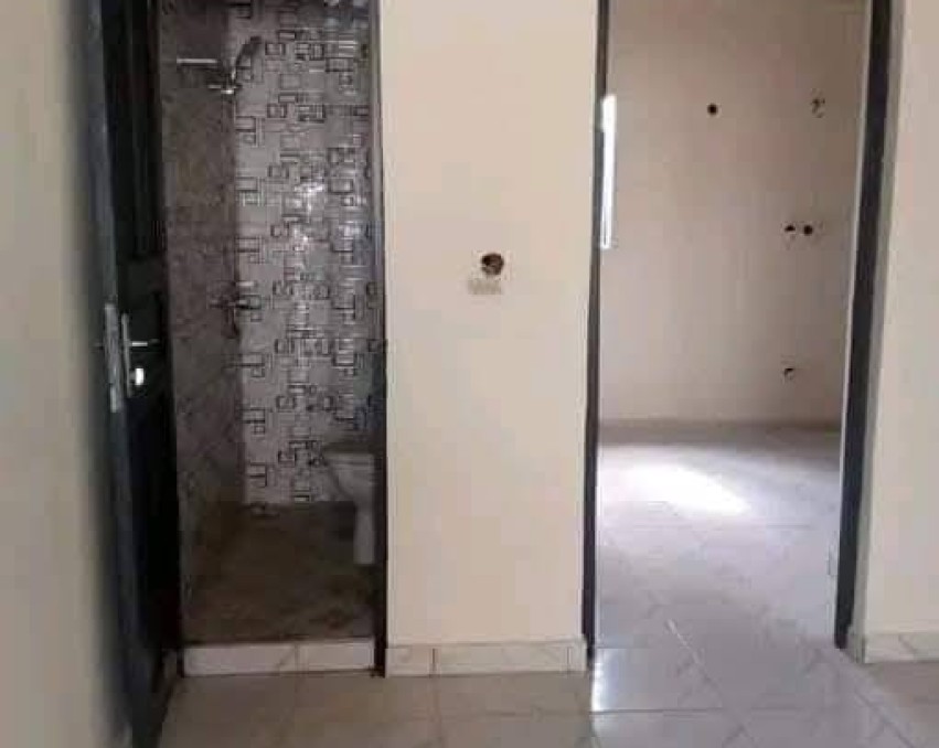 1 CHAMBRE SALON A LOUER ABIDJAN COCODY RIVIERA CIAD NON LOIN DU SUPERMARCHÉ BIG MARKET