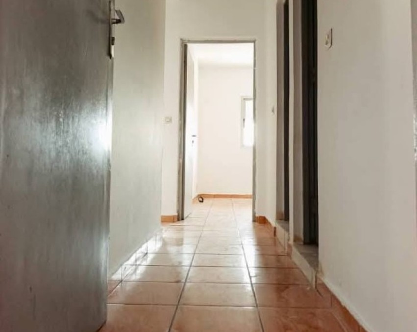 2 CHAMBRES SALON A LOUER ABIDJAN Cocody Angré Château Cité Groupement 4000C en face de la Pharmacie du Château