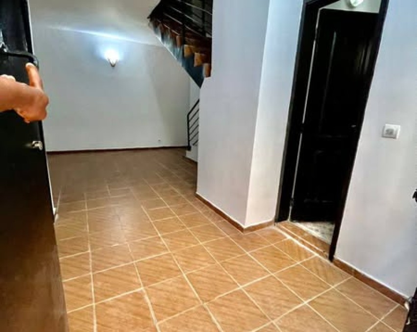1 CHAMBRE SALON A LOUER ABIDJAN COCODY RIVIERA FAYA ROUTE ABATTA avant AB center