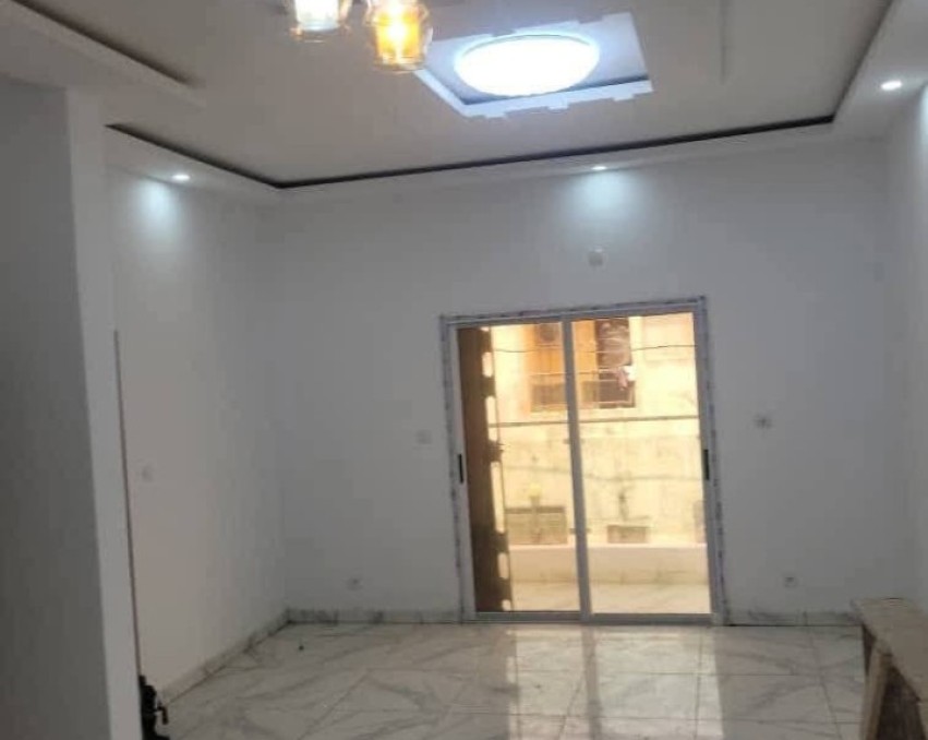 1 CHAMBRE SALON A LOUER ABIDJAN PORT BOUET GONZAGUEVILLE ROND POINT de ANANI