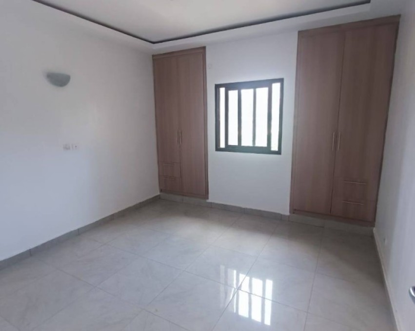 2 CHAMBRES SALON A LOUER ABIDJAN COCODY ANGRE 8 ÈME TRANCHE DERRIÈRE LA CITÉ ARCADES