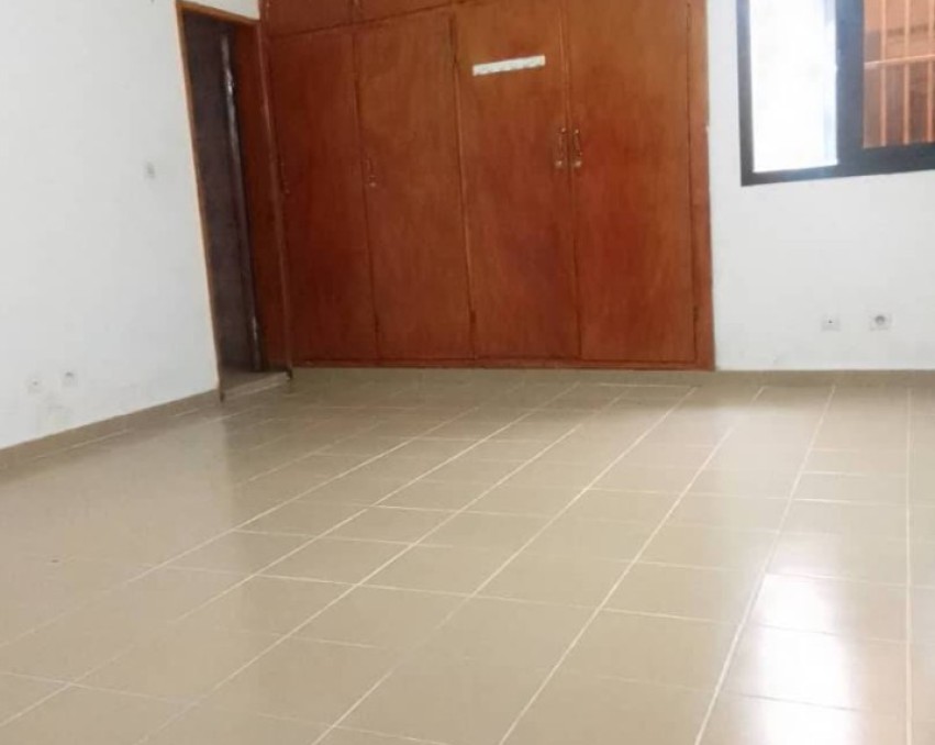 3 CHAMBRES SALON A LOUER ABIDJAN Cocody Riviera Faya route abatta