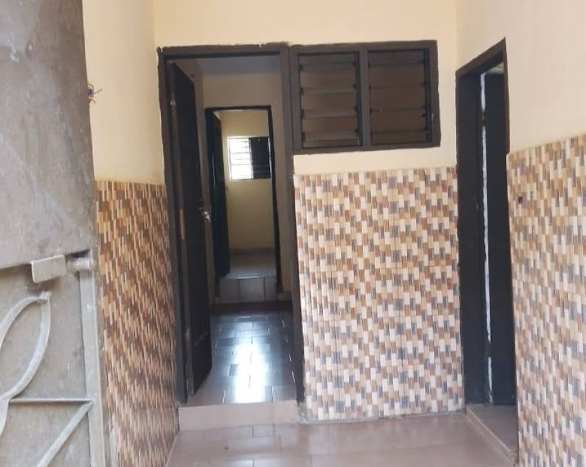 1 CHAMBRE SALON A LOUER ABIDJAN ABOBO ndotré trainou