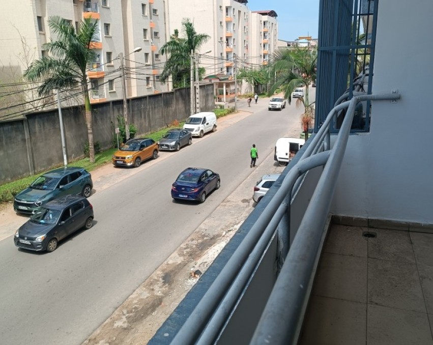 2 CHAMBRES SALON A LOUER ABIDJAN Cocody Angré 8e tranche, pharmacie les Arums