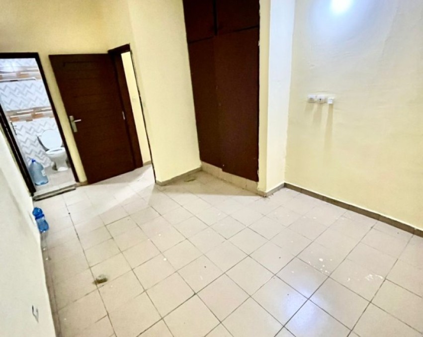 1 CHAMBRE SALON A LOUER ABIDJAN KOUMASSI ZOÉ BRUNO QUARTIER  ( SOWETO ) 