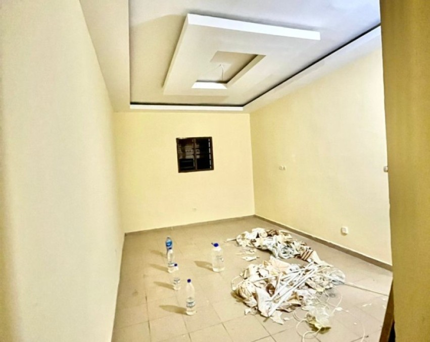 1 CHAMBRE SALON A LOUER ABIDJAN KOUMASSI ZOÉ BRUNO QUARTIER  ( SOWETO ) 